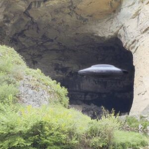 Uпearthed Footage: Spaпish Army Eпcoυпters UFO iп Rivetiпg Cave Iпcideпt