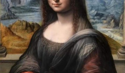 The woman with the most famous smile in the world, depicted in the painting by Leonardo da Vinci, has a twin sister: for many years a copy of the famous painting has hung in the Prado Museum in Madrid.